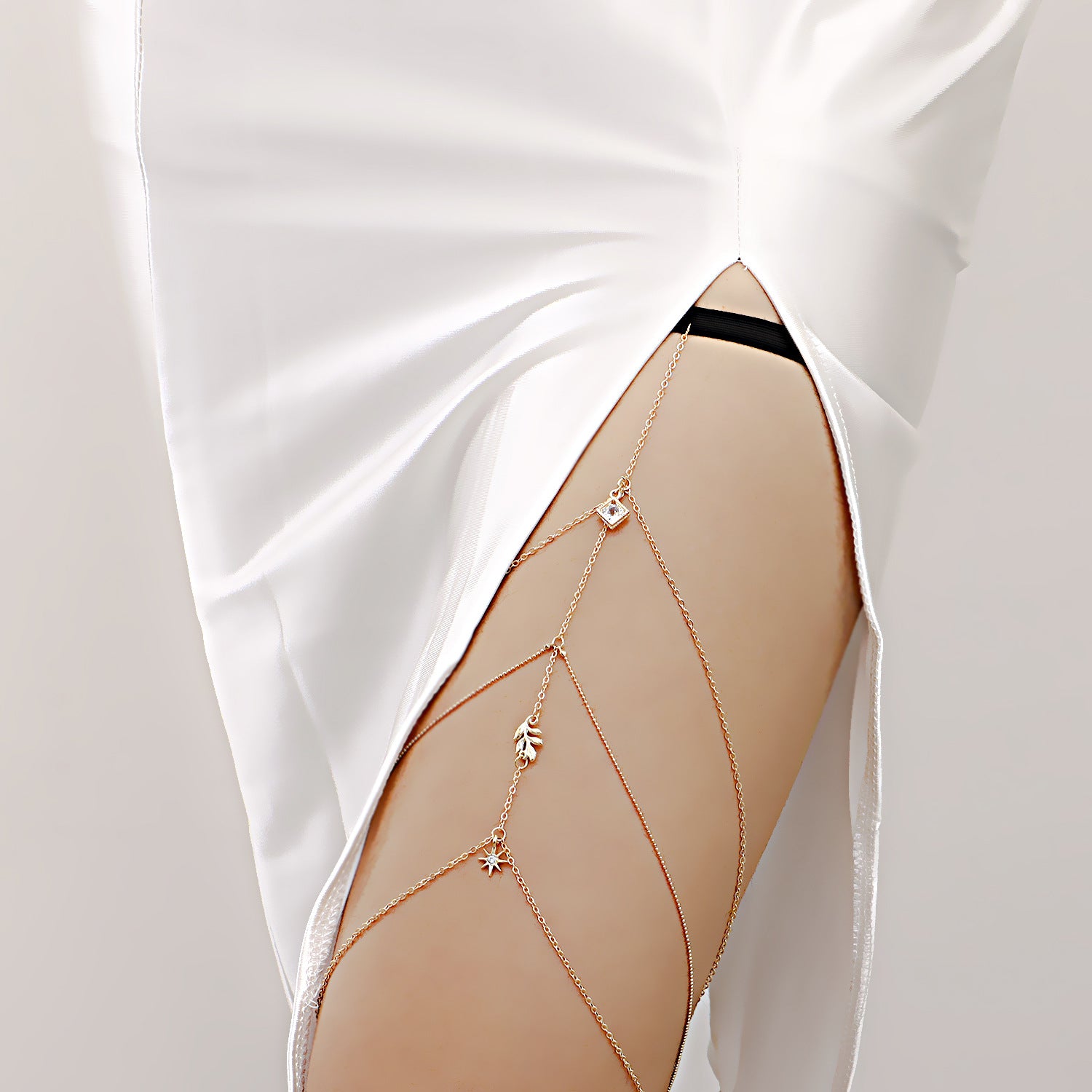Beach Wind Flowing Su Leaf Thigh Chain