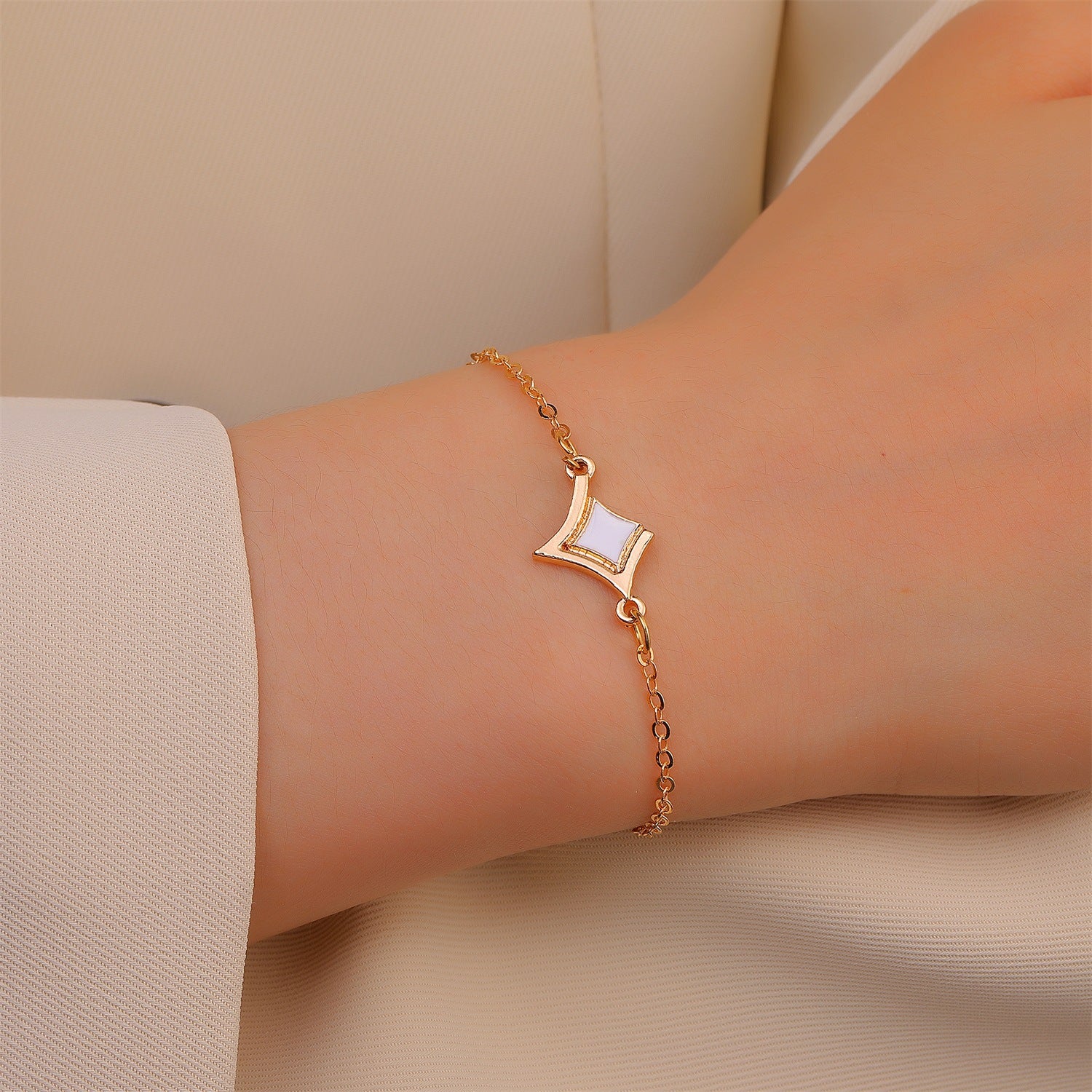 Ladies Retro Net Red Metal Geometric Bracelet